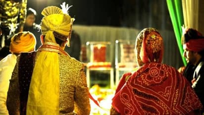 മകന്റെ ബൈക്കും മോഷ്ടിച്ച്, മകന്റെ ഭാര്യയുമായി അച്ഛൻ ഒളിച്ചോടി