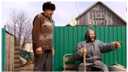 നഗരം ഇഷ്ടമല്ല; അതിവിശാലമായ പുല്മേട് നിറഞ്ഞ ഗ്രാമത്തില് ഒറ്റയ്ക്ക് താമസിക്കുന്ന വൃദ്ധ ദമ്പതികള് !