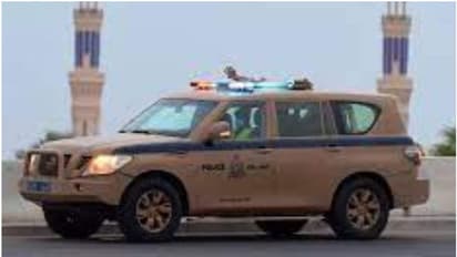 മസ്കറ്റിൽ കടയിൽ കയറി ഫോൺ റീചാർജ് കാർഡുകൾ മോഷ്ടിച്ചു, പ്രവാസികൾ പിടിയിൽ