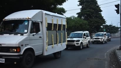 Subrata Roy News: सुब्रत रॉय सहारा का पार्थिव शरीर लाया गया लखनऊ के सहारा शहर, कल अंतिम संस्कार