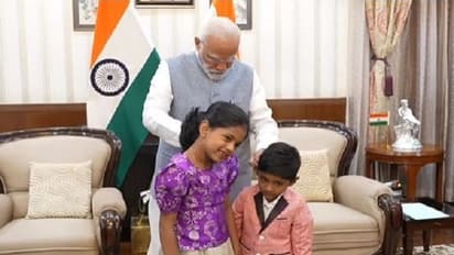 కొంటె మోడీ.. మ్యాజిక్ చేసి చిన్నారుల్ని మాయ చేశారు..వీడియో వైరల్