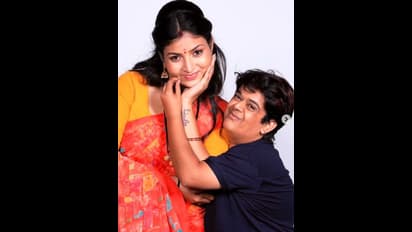 ಮುತ್ತು ಕೊಟ್ಟು ನನ್ನನ್ನು ರಿಜೆಕ್ಟ್ ಮಾಡಿಬಿಟ್ಟಳು; ವೇದಿಕೆ ಮೇಲೆ ಪತ್ನಿಯಿಂದ ಸತ್ಯ ತಿಳಿದುಕೊಂಡ ಸಂಜು ಬಸಯ್ಯ