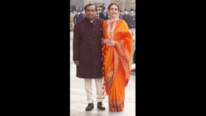  అత్యంత ధనవంతుడు, బిలియనీర్ ఇంట్లో వంట చేస్తూ..  మీరు అస్సలు ఊహించి ఉండరు..!