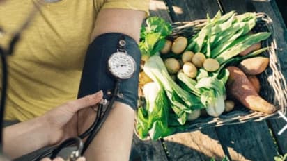 ഇവ കഴിച്ചോളൂ, ബിപിയെ നോർമലാക്കാം 