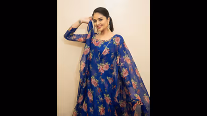 చూపించాల్సిందంతా చూపించి ఆ సిగ్గులెందుకో.. బుల్లితెర రాములమ్మకి నెటిజన్లు ఝలక్.. పెళ్లి ప్రపోజల్స్