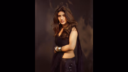 ಬ್ಲ್ಯಾಕ್​ ಸೀರೆಯಲ್ಲಿ ಕಿಸ್ ಬ್ಯೂಟಿ ಶ್ರೀಲೀಲಾ: ನಿಮಗೆಲ್ಲ ಬೆಳೆಯೋವರೆಗೂ ಮಾತ್ರ ಕನ್ನಡ ಭಾಷೆ ಬೇಕಾ ಅನ್ನೋದಾ!