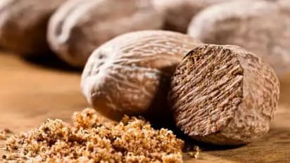 இரவு தூங்கும் முன் ஜாதிக்காய் தண்ணீர்... இந்த '7' பிரச்சனை கிட்ட கூட வராது!!