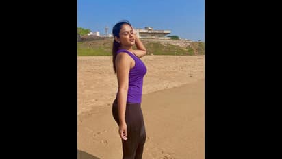 Ariyana: మేకప్ తీసేసి తన ఒరిజినల్ గ్లామర్ బయటపెట్టిన అరియనా... ఒళ్ళు చేశాక థ్రిల్ చేస్తున్న ఫిగర్!