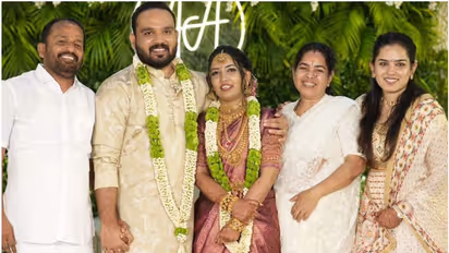 മകന്റെ വിവാഹം കഴിഞ്ഞു, നിർധന യുവതികളുടെ വിവാഹത്തിന് ആഭരണവും പുടവും കൈമാറി; കുറിപ്പുമായി ടിഎൻ പ്രതാപൻ എംപി