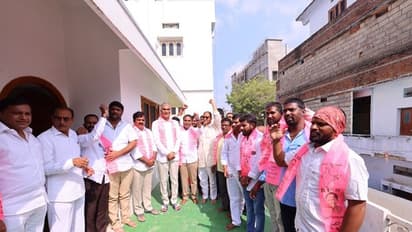 బాబుమోహన్ కు కొడుకు ఉదయ్ షాక్:బీఆర్ఎస్లో చేరిన ఉదయ్