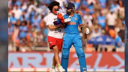 Who was the intruder in the World Cup final trying to hug Virat Kohli?