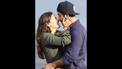 ಹಸಿಬಿಸಿ ದೃಶ್ಯ ಮುಗಿಸಿದ ಮೇಲಾದ್ರೂ ಮಗಳು ನೆನಪಾದ್ಲಾ ಎಂದು ರಣಬೀರ್ ಕಪೂರ್ ಕಾಲೆಳೆದ ನೆಟ್ಟಿಗರು