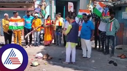 ಭಾರತದ ಗೆಲುವಿಗೆ ದೇವರ ಮೊರೆ ಹೋದ ಕ್ರೀಡಾಭಿಮಾನಿಗಳು; ಬ್ಯಾಟ್ ,ಬಾಲ್ ವಿಕೆಟ್ ಇಟ್ಟು ಸರ್ಕಲ್ ಮಾರಮ್ಮಗೆ ವಿಶೇಷ ಪೂಜೆ!