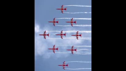 ಏರ್‌ಶೋ ವೇಳೆ ಸೂರ್ಯಕಿರಣ್‌ ಕಾಕ್‌ಪಿಟ್‌ನಿಂದ ಹೀಗೆ ಕಾಣ್ತಿತ್ತು ವಿಶ್ವಕಪ್‌ ಫೈನಲ್‌ ಪಂದ್ಯದ ಸ್ಟೇಡಿಯಂ!