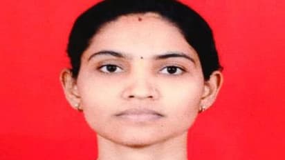 ಸಿಂಧನೂರು: ಪ್ರೀತಿಸಿ ಮದುವೆಯಾದ ಪತ್ನಿಯನ್ನ ನೇಣು ಬಿಗಿದು ಕೊಲೆ ಮಾಡಿದ ಪಾಪಿ ಗಂಡ..!