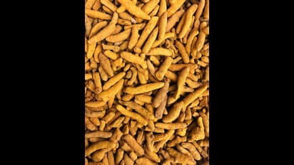 வாஸ்து தோஷம் நீங்க, ஐஸ்வர்யம் கிடைக்க...தூங்கும் போது தலையணைக்கு அடியில் இந்த ஒரு வச்சி தூங்குங்க..