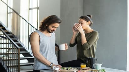 ரொமாண்டிக் உறவை உருவாக்க உதவும் டிப்ஸ் இதோ.. தம்பதிகளே நோட் பண்ணுங்க..