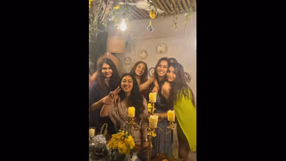  ಅದ್ಧೂರಿಯಾಗಿ ಪತ್ನಿ ಬರ್ತಡೇ ಪಾರ್ಟಿ ಮಾಡಿದ ದರ್ಶನ್; ಅಣ್ಣ-ಅತ್ತಿಗೆ ಕ್ಯೂಟ್‌ ಫೋಟೋ ಮೇಲೆ ನೆಟ್ಟಿಗರ ಕಣ್ಣು!