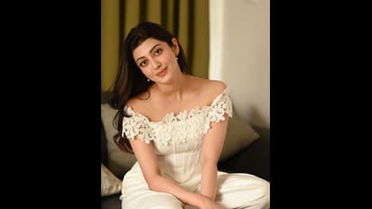 Pranitha Subhash: జబ్బలపై జారిపోయే టాప్‌.. విశాలమైన మెడ అందంతో మత్తెక్కిస్తున్న పవన్‌ బ్యూటీ.. 