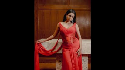 Niharika: రెడ్‌ డ్రెస్‌లో మంట పుట్టిస్తున్న మెగాడాటర్‌.. డ్రెస్‌ గట్టిగా బిగించి పరువాల ఎత్తులతో కిల్లర్‌  షో