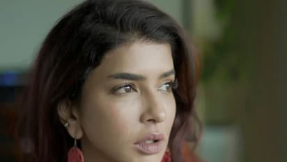 నైట్ వేర్లో ప్యాంటు లేకుండా మంచు లక్ష్మి ప్రైవేట్ ఫోటోలు... ఇంట్లో ఇలా ఉంటుందా? 