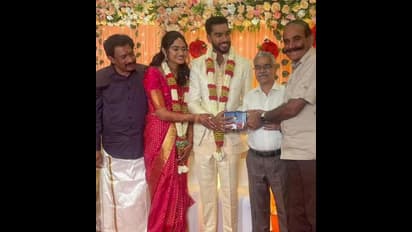 பெற்றோர்கள் முன்னிலையில் நடந்த வெங்கடேஷ் ஐயர் – ஸ்ருதி ரகுநாதன் திருமணம்!