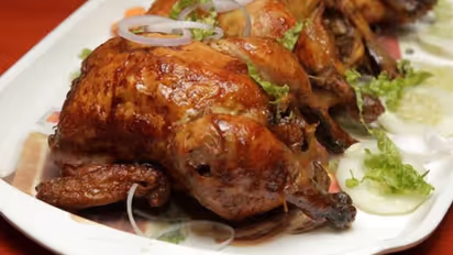 കായംകുളത്തെ 'കിങ് കഫേ'യിലെ ഷവായ് പണികൊടുത്തത് 20 പേർക്ക്, ഹോട്ടൽ അടപ്പിച്ചു