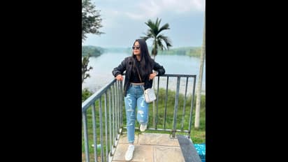 ಸೀರಿಯಲ್‌ನಲ್ಲಿ ಪಾಪು ಅಂತ ಕಣ್ಣೀರಾಕಿ ಈಗ ಸುತ್ತಾಡೋದು; ಪಾರು ಕಾಲೆಳೆದ ನೆಟ್ಟಿಗರು! 