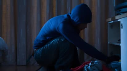 ಜೂಜಿನ ಚಟಕ್ಕೆ ಮನೆ ದರೋಡೆಗಿಳಿದ ಅರಣ್ಯಾಧಿಕಾರಿ..!