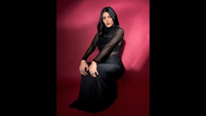 Shruti Haasan : మత్తు మత్తుగా శృతి హాసన్ ఫోజులు.. వొళ్లును విల్లులా విరుస్తూ  పిచ్చెక్కిస్తోందిగా..