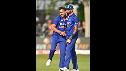 KKR அணிக்கு பெரும் பின்னடைவு! 150 கிமீ வேகத்தில் பந்துவீசும் பவுலர் திடீர் விலகல்! 