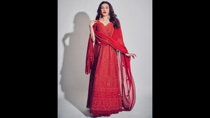 రెడ్‌ కుర్తాలో కాజల్‌ అందం అదరహో.. ఎర్రని పెదాలను చూస్తే కుర్రాళ్ల నరాలు జివ్వుమనాల్సిందే!