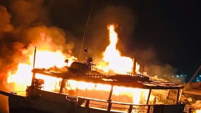boat fire: ముంద్రా పోర్ట్ లో అగ్నిప్రమాదం.. బోటులో చెలరేగిన మంటలు..
