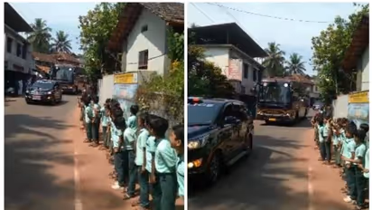 ബസിന് കൈ കാണിക്കാൻ കുട്ടികളെ ഇറക്കിനിർത്തേണ്ടെന്ന് മുഖ്യമന്ത്രിയുടെ നിർദേശം