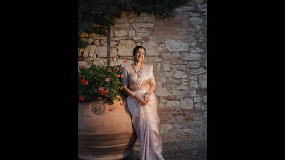 పట్టుచీర కట్టి వయ్యారాలు ఒలకబోస్తూ మెస్మరైజ్‌ చేస్తున్న మెగా డాటర్‌.. ఒంటినిండా నగలతో దేవకన్యలా నిహారిక