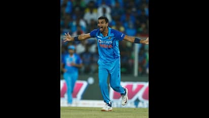 ഹര്‍ഷല്‍ പട്ടേലിന് വീണ്ടും ബംപറടിച്ചു, ഡാരില്‍ മിച്ചല്‍ ചെന്നൈയില്‍, കോട്സീയെ റാഞ്ചി മുംബൈ