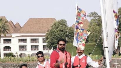 மத்திய இணை அமைச்சருடன் சேர்ந்து கப்பல் ஓட்டி... கோவாவில் சில் பண்ணும் விஜய் சேதுபதி