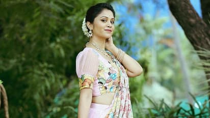 నడుము మడతలతో నాగిని డాన్స్ చేయిస్తున్న యష్మీ గౌడ, క్లాసిక్ లుక్ లో  కృష్ణ ముకుందా మురారి నటి 