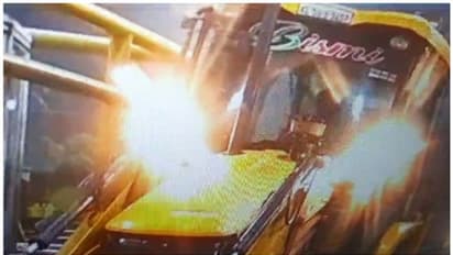 രാത്രി നിർത്തിയിട്ട ജെസിബി രാവിലെ കാണാനില്ല; വാഹനം വാളയാർ ടോൾ കടക്കുന്ന ദൃശ്യങ്ങൾ പുറത്ത്, അന്വേഷണം