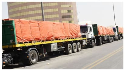 അനുവദിക്കപ്പെട്ടതിൽ കൂടുതൽ ഭാരം കയറ്റിയാൽ ട്രക്കുകൾക്കെതിരെ നടപടി; മുന്നറിയിപ്പുമായി സൗദി റോഡ് അതോറിറ്റി