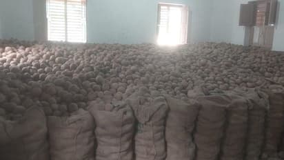 ಕೇಂದ್ರ-ರಾಜ್ಯ ಸರ್ಕಾರ ನಿರ್ಲಕ್ಷ್ಯ ಕೊಬ್ಬರಿ ಬೆಲೆ 8 ಸಾವಿರಕ್ಕೆ ಕುಸಿತ