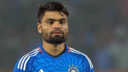 റിങ്കു സിംഗിനെ ധരംശാലയിലേക്ക് വിളിച്ചുവരുത്തി ടി20 ലോകകപ്പ് ഫോട്ടോ ഷൂട്ട്, സഞ്ജുവിന് ക്ഷണമില്ലെയെന്ന് ആരാധകർ