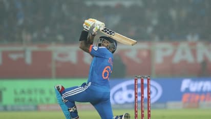 എന്തുകൊണ്ട് സൂര്യകുമാര് യാദവ് മറ്റാരേക്കാളും അപകടകാരി; കാരണങ്ങള് എണ്ണിപ്പറഞ്ഞ് ആകാശ് ചോപ്ര