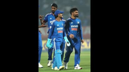 IND vs AUS: లక్ష్య ఛేదనలో తడబడ్డ ఆసీస్.. రెండో మ్యాచ్ లో భారత్ ఘన విజయం