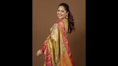 కవ్వించేలా కొప్పులో మల్లెలు పెట్టిన అనసూయ.. నిండుగా చీరకట్టినా మత్తు చూపులతో కాల్చేస్తోన్న రంగమ్మత్త.. 