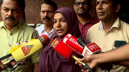 ഹർഷിനക്ക് അഞ്ചാമത്തെ ശസ്ത്രക്രിയ; സർക്കാർ സഹായം ലഭിച്ചില്ല, തെരുവിൽ ചികിത്സാ ഫണ്ട് സമാഹരണം 