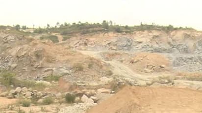 ಅನುಮತಿ ಪಡೆದ ಕಲ್ಲು ಗಣಿಗಾರಿಕೆಯಿಂದ ಕಾಫಿನಾಡ ಜನರಿಗೆ ಸಂಕಷ್ಟ: ಹೊಸದು-ಹಳೆದು ಎಲ್ಲಾ ಮನೆ ಬಿರುಕು!