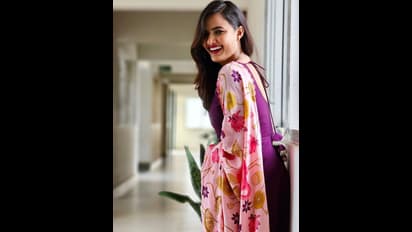 పింక్‌ చుడీదార్‌లో `జబర్దస్త్` సిరి అందాల మెరుపులు.. ట్రెడిషనల్‌ లుక్‌లో మతిపోగొడుతున్న బిగ్‌ బాస్‌ బ్యూటీ..