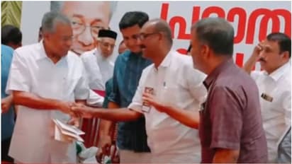 കോഴിക്കോട്ട് നവകേരള സദസിൽ കോൺഗ്രസ്, ലീഗ് നേതാക്കൾ; പ്രതിപക്ഷ എതിര്പ്പിനിടെ പ്രഭാത യോഗത്തിൽ പങ്കെടുത്തു