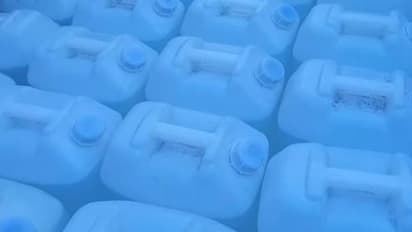 ചകിരി നാരുകളില് പൊതിഞ്ഞ് സ്പിരിറ്റ് കന്നാസ്, ചാവക്കാട് വന് സ്പിരിറ്റ് വേട്ട